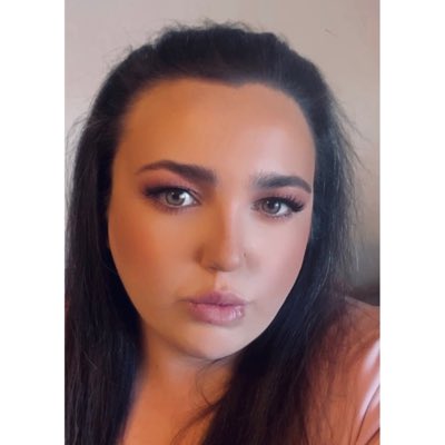 nleeah's tweet image. we 24 now ✨🎈 #NewProfilePic