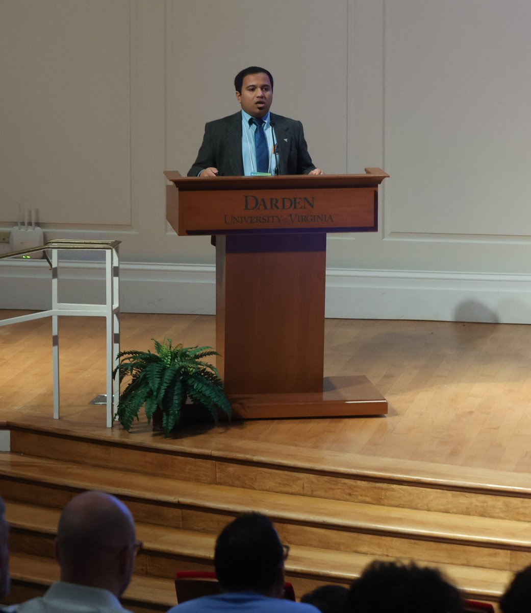 UVALinkLab's tweet photo. Link Lab Research Day 2022 Student Flash Talks provided our students the opportunity to give their elevator pitch directly to Industry. Intimidating? Yes. But they rose to the occasion! https://t.co/xo3MXTc55q