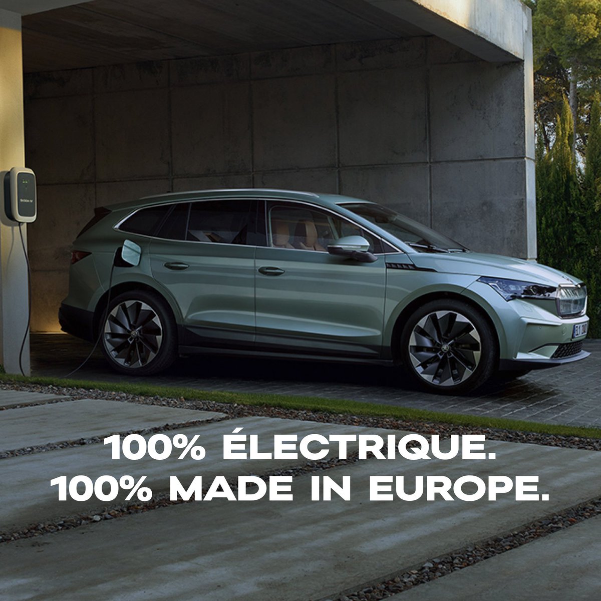 Non l’ENYAQ iV n’est pas le nom d’une planète dans une galaxie lointaine, très lointaine…

C’est le nom de notre SUV 100% électrique fabriqué tout près, vraiment tout près…

Découvrez-en plus sur bit.ly/3g7jm6Z