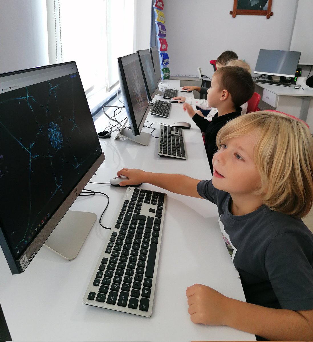 ozlemtas_'s tweet image. Okul öncesinden ortaokula öğrencilerimiz
&quot; 8-23 Ekim Avrupa Kodlama Haftası&quot; kapsamında, 
☑️ Tasarım çalışmaları
☑️ Kodlama 
☑️ Broşür hazırlama 
☑️ 3D tasarım modelleme gibi 
  etkinliklerine devam ediyor.. 🤓 #codeweek #codeweekeu 🖱️ @corlubk  #kodcorlu