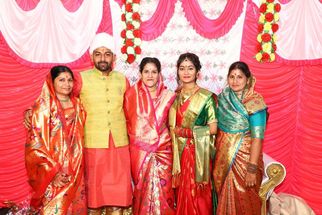 काल माझा परिवार आणि आपल्या सगळ्यांचे आशीर्वाद व ईश्वर साक्षीने माझा साक्षगंध सोहळा पार पडला....
#साक्षगंध
#साक्षगंध_सोहळा
#Enggament
#Enggament_Ceremony