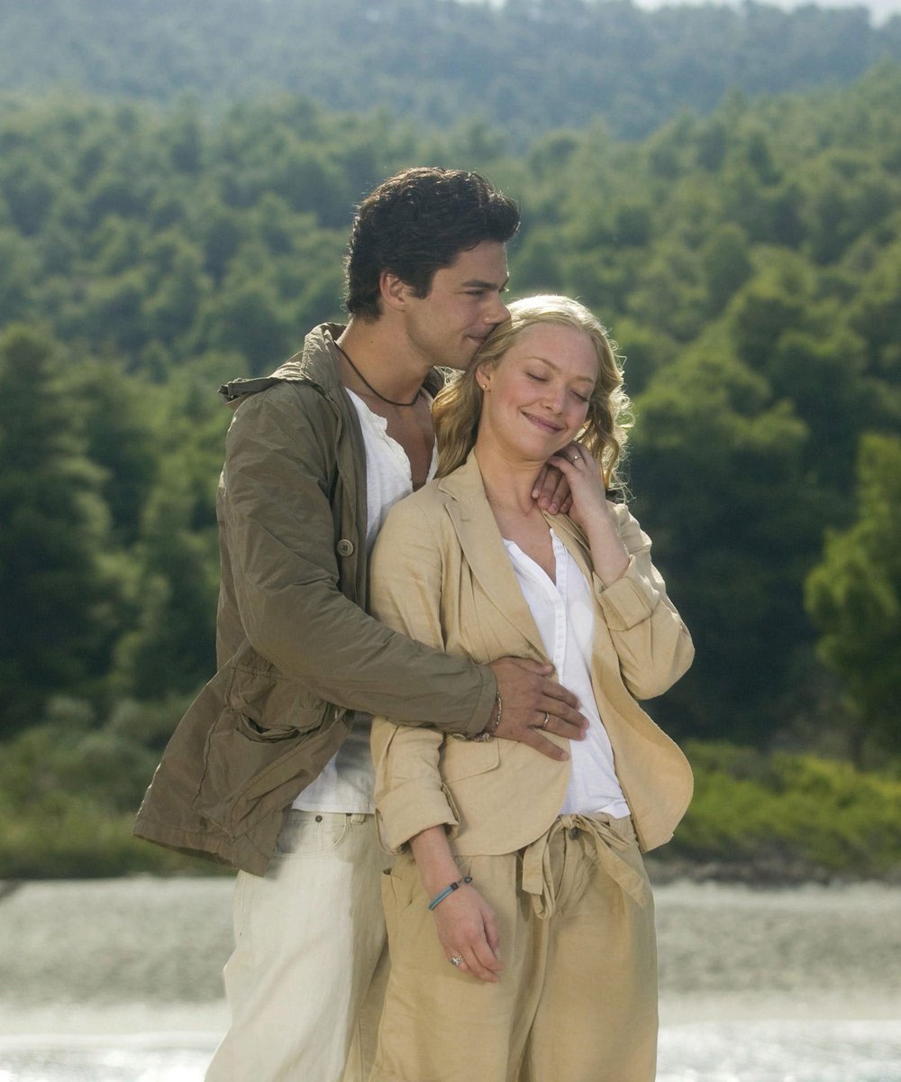 Villa__Donna's tweet photo. Sophie and Sky so beautiful this couple, a return to the past in Mamma Mia! 🥰✨
#mammamia #sophiesheridan #sky #mammamiamovie #amandaseyfried #dominiccooper #movie #kastanibeach #greece #actress #actor https://t.co/rSunmRFYKi