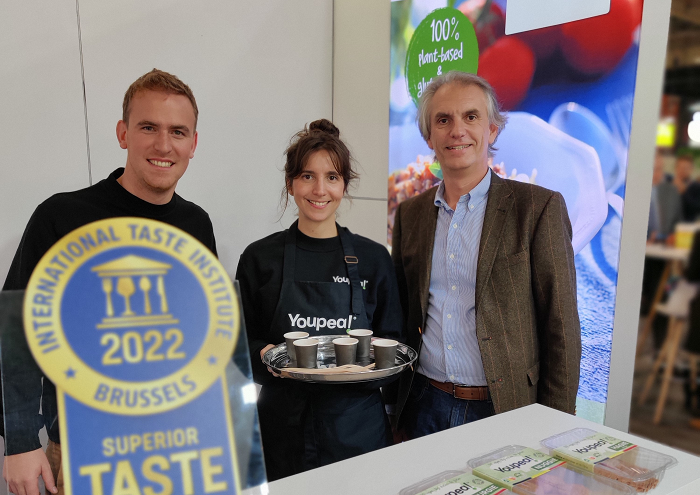 Chaud devant !🧇🍫🥩☘️🍟🍻 
#AWEX emmène + de 80 entreprises wallonnes au <a href="/sial_paris/">SIAL Paris</a> 🇫🇷.
Ce salon #food est stratégique pour ce secteur qui dépend encore + de ses exportations pour rester 💪🌍  &gt;&gt;&gt; bit.ly/3ezSM68
<a href="/fevia_be/">Fevia</a>  <a href="/AWEXAgrifood/">AWEX Agri-food</a>  <a href="/wagralim/">Wagralim</a> <a href="/Food_be/">food.be</a>