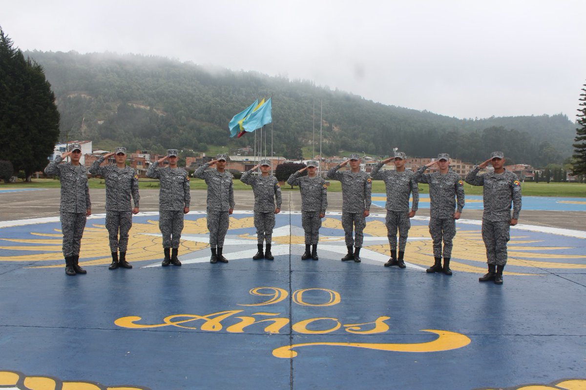 FuerzasMilCol's tweet photo. Nuestros futuros suboficiales de la @FuerzaAereaCol viajaron a #EEUU para continuar fortaleciendo sus conocimientos en la Academia Interamericana de las Fuerzas Aéreas Americanas #IAAFA
>> https://t.co/droLJxl6Iu
#AliadosPorElMundo
#ESUFA https://t.co/PmpTzKCHPe
