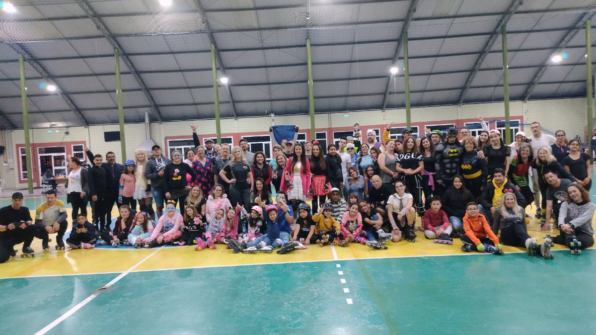 GoldRollerCwb's tweet photo. Pista de patinação recreativa em PINHAIS! #goldrollercwb #apaixonadosporpatins #patinadorescwb @GoldRollerCwb https://t.co/CrEkD3UMel