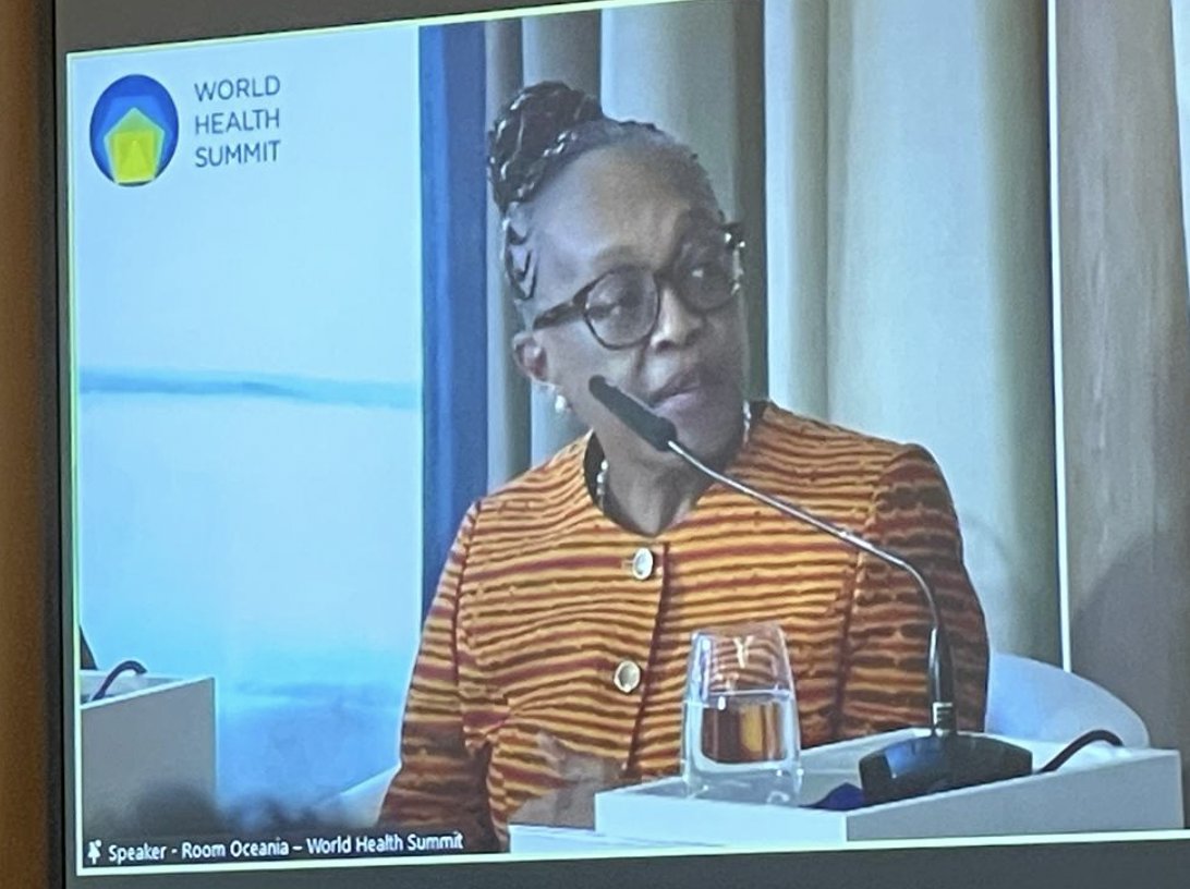 OMS_Afrique's tweet photo. « Nous pouvons &amp; nous devons renforcer le pouvoir de la #santé pour faire des interventions sanitaires une opportunité pour instaurer la confiance et la paix aux niveaux mondial, national et local » - Dre @MoetiTshidi, lors de la session sur la santé pour la paix au #WHS2022.✅ https://t.co/hMKcvBa8tT