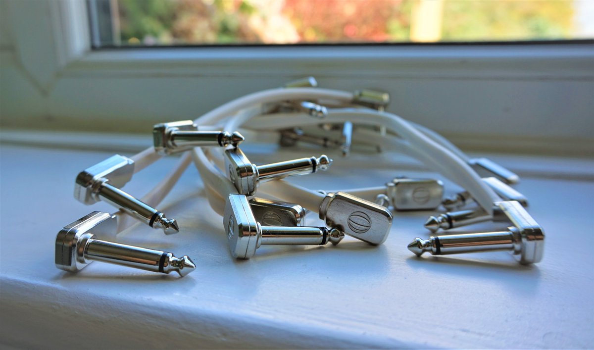 azizibrahim56's tweet image. PATCH CABLES
#LordOfTheStrings Solderless patch cables have been letting me down for decades. Trying out new soldered flat ribbon @ernieball #patchcables in white (also in red &amp;amp; black). Acquired @andertonsmusic cheers @LeeAnderton123 Small jacks, flat! Nice in white too!