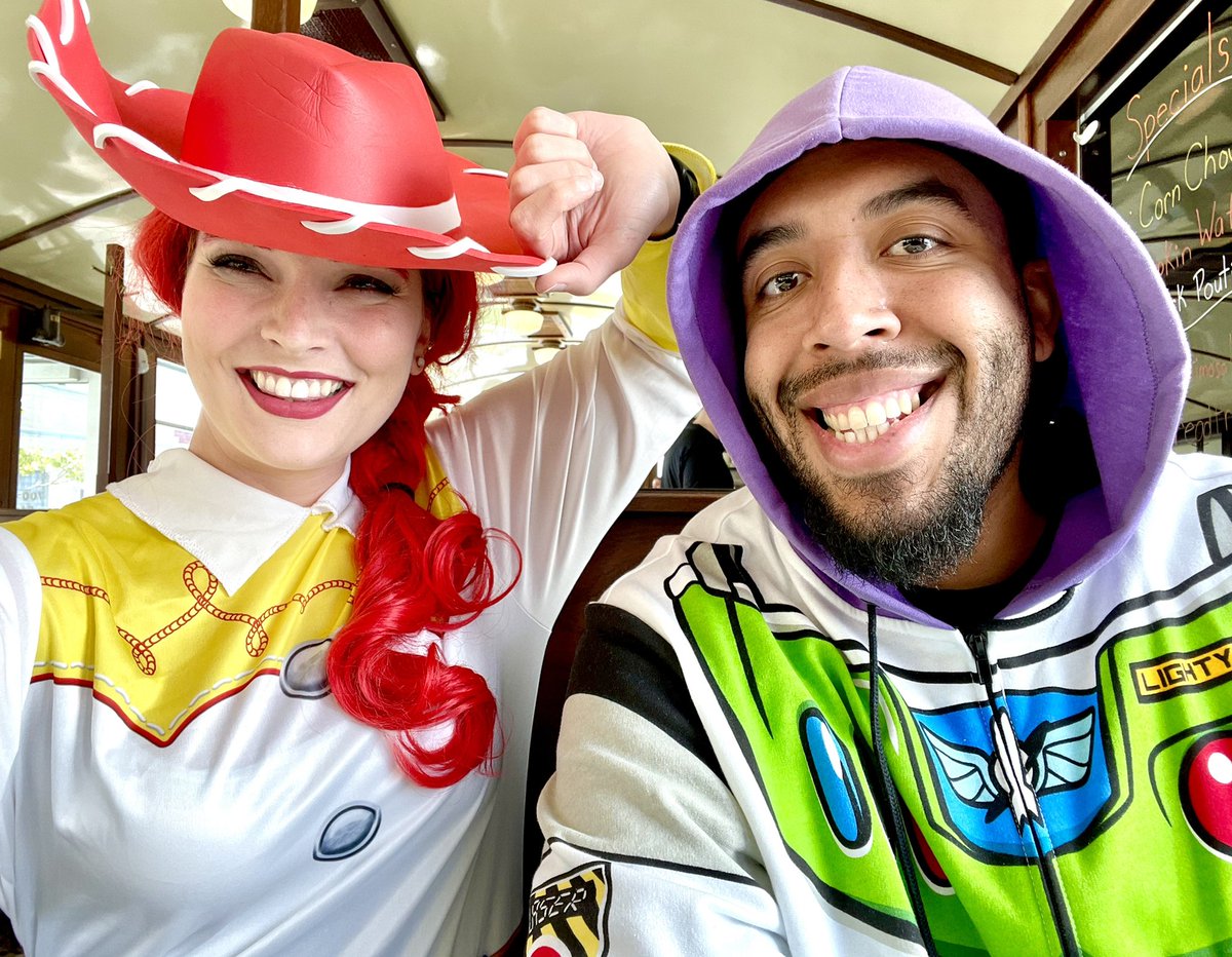 animatedhello's tweet photo. Whoโs excited for a Heather and Sean art collab?! Dropping Thursday!
In the meantime, enjoy our cosplay โบ๏ธ.
#youvegotafriendinme #friends #cosplay #jesse #buzz #disney #artistsoninstagram #artists #actors #nerds #fun #smile #howdy #hattip #ginger #cute #buffalomodel https://t.co/kTFhdKBPgy