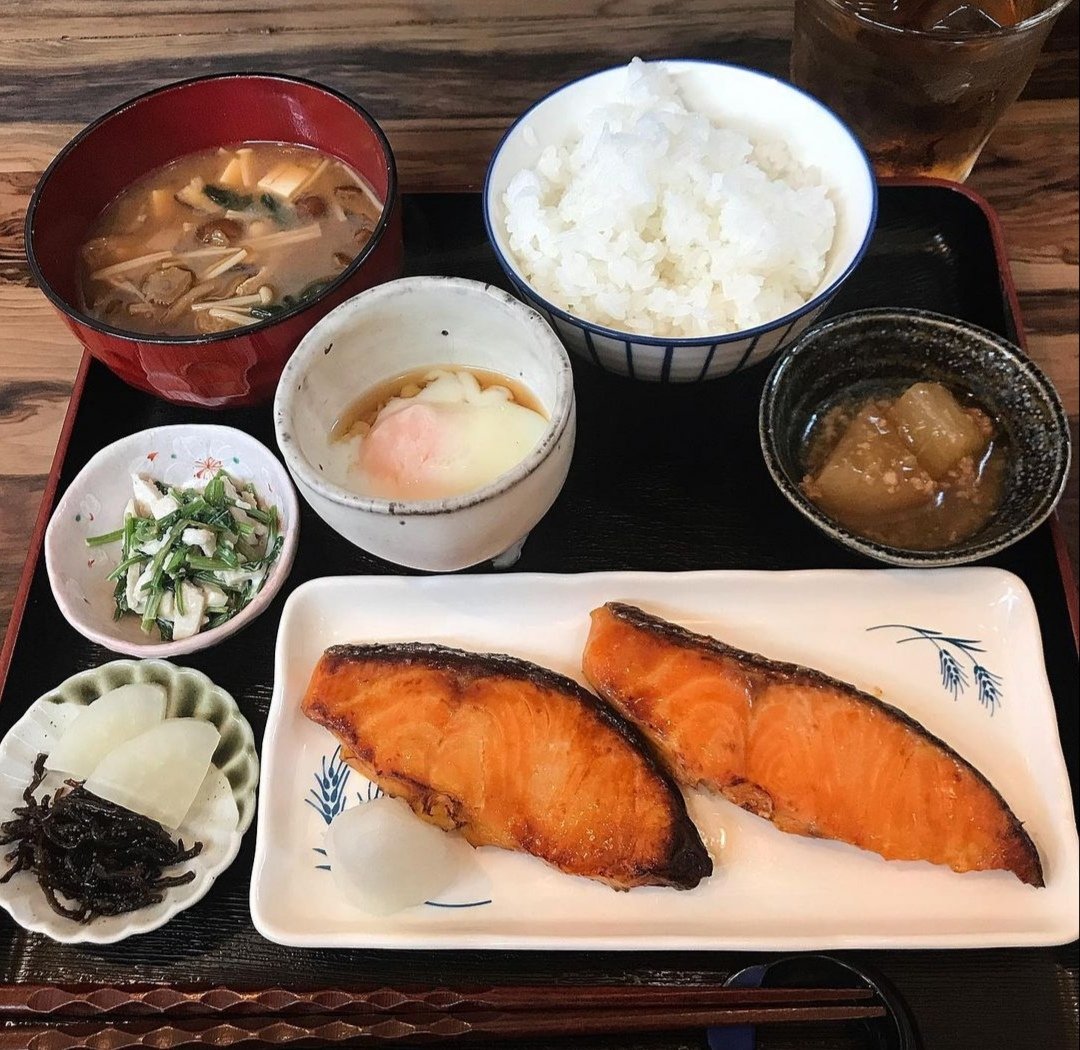 tirudo3's tweet photo. 鮭定食✨ https://t.co/oRvMzsg1Fd
