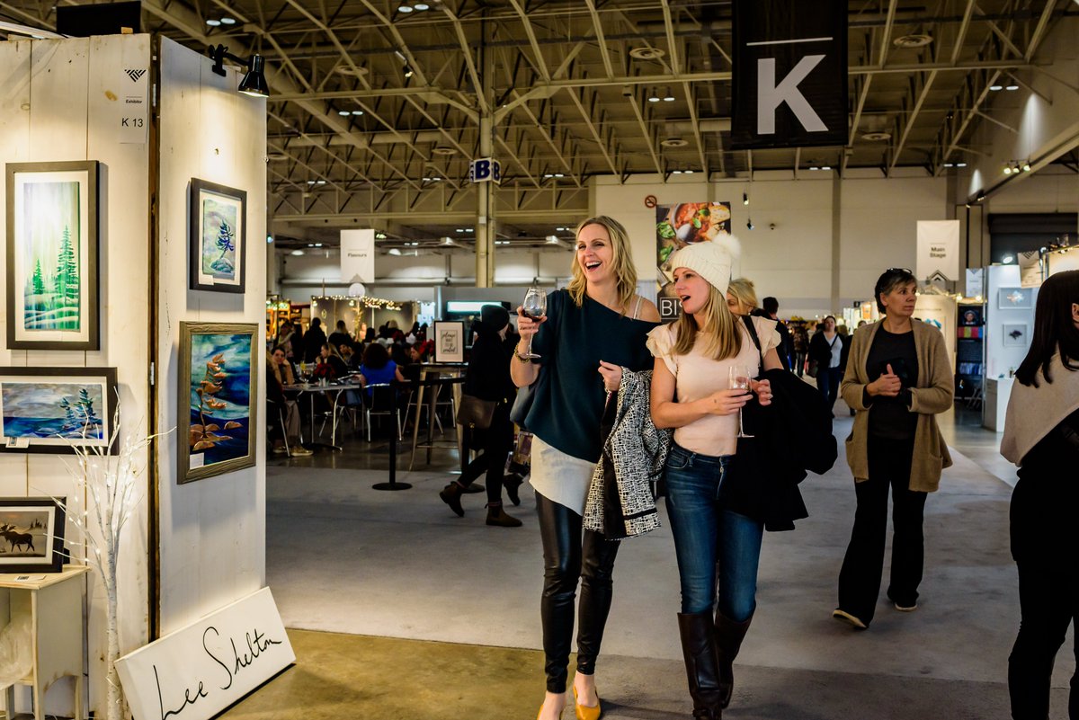 On Thursday, December 1, the show will be open until 11pm. From 5pm onward, there is free DJ sets, free parking, free coat check and hourly giveaways! so you can win some One Of A Kind Show Dollars to shop the show!  tix123.com/tickets/?code=…