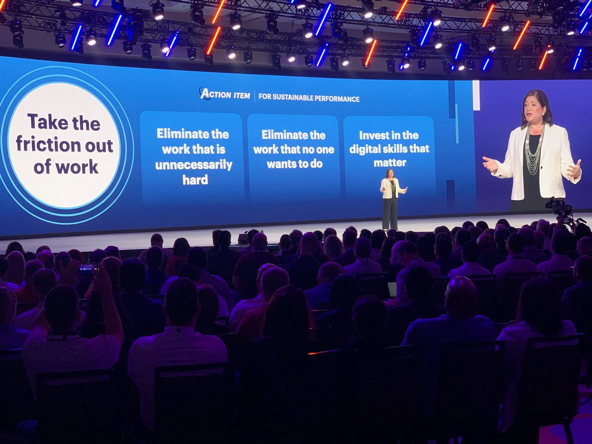 Gartner_inc's tweet photo. Live from Gartner IT Symposium/Xpo | Opening Keynote: Make the Difference. Tune in now: https://t.co/jfb4wUHrGS #GartnerSYM #GartnerLive #CIO https://t.co/HAePwR69hJ