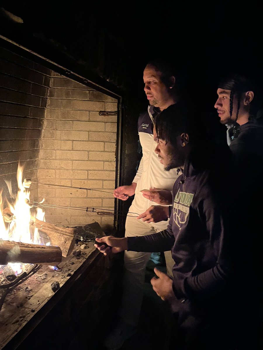 Loyola Men's Basketball tweet media