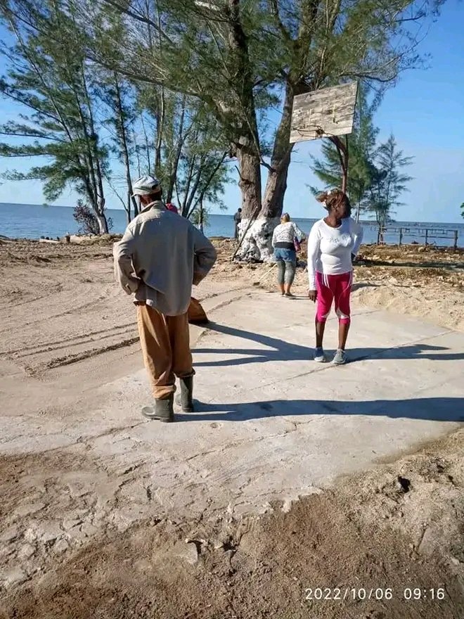 Trabajar en la limpieza y recuperación del asentamiento costero #PlayaCaimito son parte de las actividades en la jornada de #OctubreUrbano. Todos juntos y unidos por un mejor #OrdenamientoTerritorial.
#dotu #Mayabeque
#Cuba
#CubaViveyTrabaja