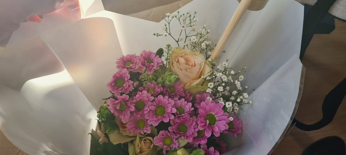 DoonaNoelle's tweet photo. @prestigeflowers £27.99 for this medium pink sunshine bouquet often use you and this is the biggest disappointment as a birthday present, wouldn't have paid more than £6 in a supermarket unacceptable to offer this at this price https://t.co/0qZqnH0NmN