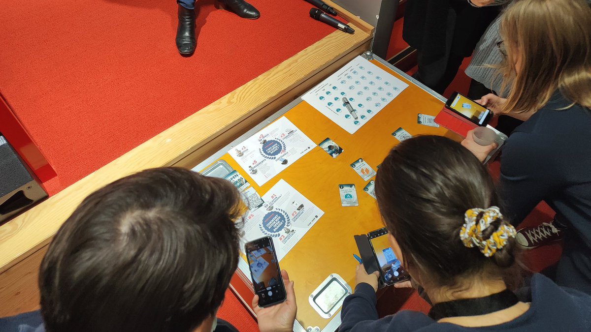 Quand le jeu rencontre la découverte des Open Badges... les membres de la journée régionale <a href="/bravo_bfc/">BRAVO-BFC</a> mobilisent leurs compétences en équipe !