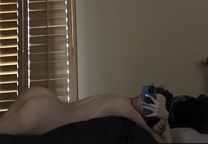 Soo sleepy wake me up when 2022 ends 😴 https://t.co/durB4Nuume<a href="/tag/realloyalfans"class="tags"><span>#realloyalfans</span></a>