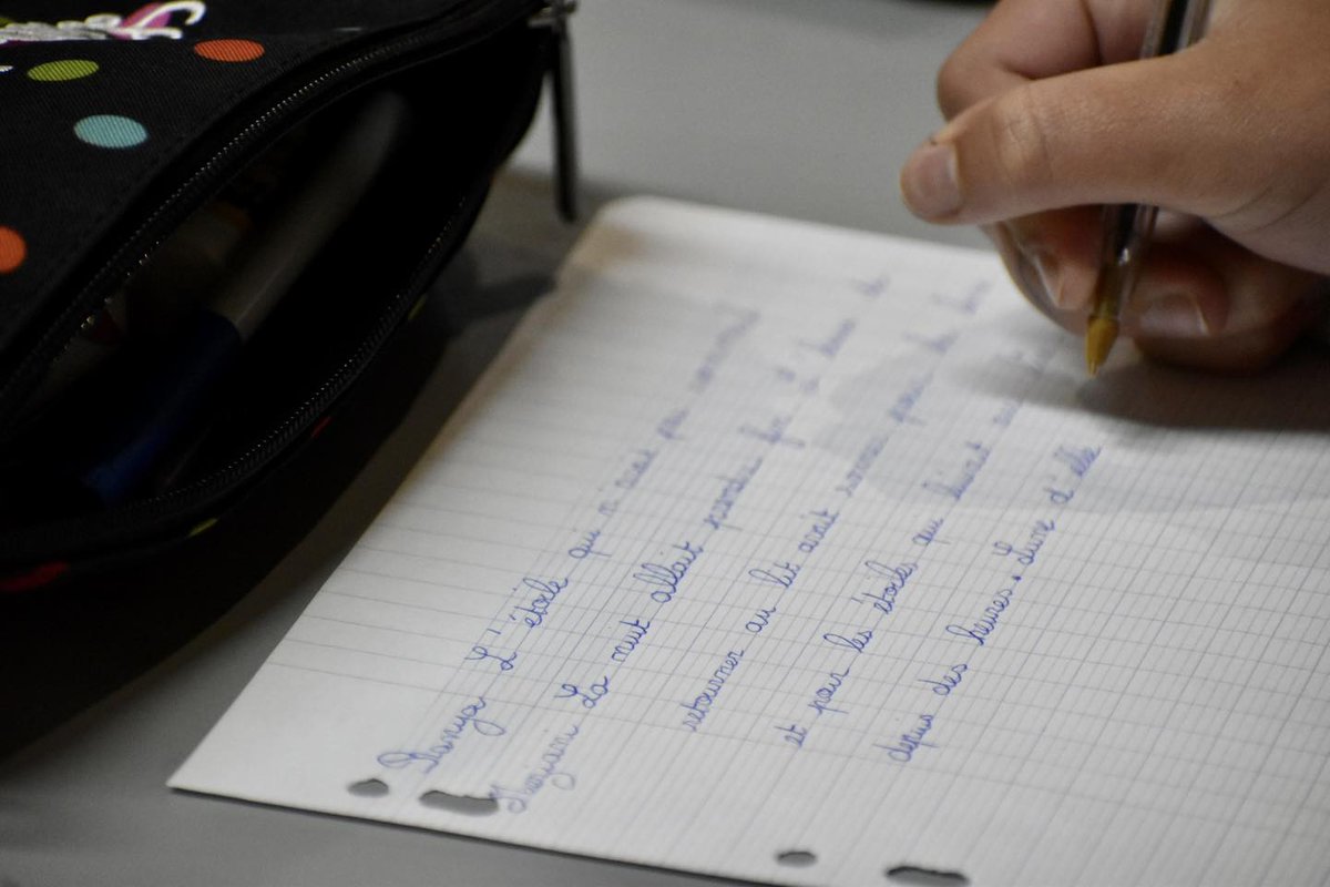 Ville d’Hautmont (@hautmontville) on Twitter photo #DicteeELA 🖊👏 Pour les enfants de CM1 et CM2 d’ #Hautmont et #NeufMesnil ce lundi au centre culturel. Ils étaient plus de deux cents à écouter le #professeurdujour <a href="/swilmotte/">Stéphane Wilmotte</a> La dictée a pour but de sensibiliser les élèves à la lutte contre les leucodystrophies. Pari gagné ! #DicteeELA 🖊👏 Pour les enfants de CM1 et CM2 d’ #Hautmont et #NeufMesnil ce lundi au centre culturel. Ils étaient plus de deux cents à écouter le #professeurdujour <a href="/swilmotte/">Stéphane Wilmotte</a> La dictée a pour but de sensibiliser les élèves à la lutte contre les leucodystrophies. Pari gagné !