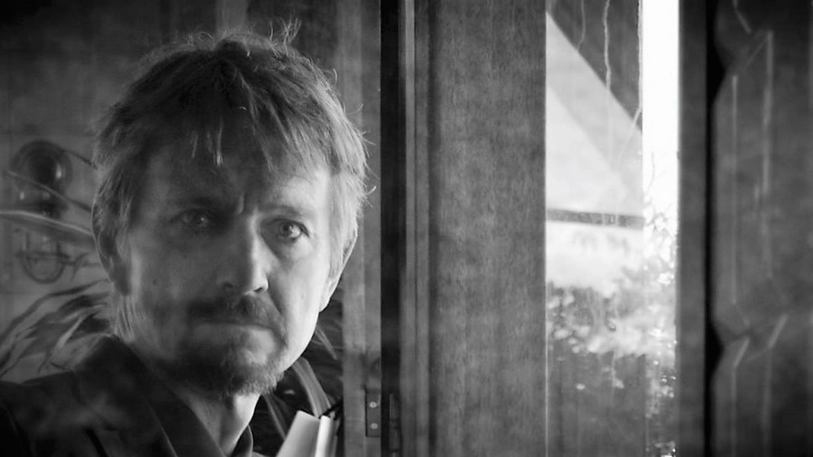 ProfesorJonk's tweet photo. NOCHES DE BLANCO PAPEL
Tú contra el mundo
y el mundo contra ti.
Y en esta guerra sólo hay una
cosa que es segura:
aquí va a haber
un muerto.
Roger Wolfe.
Uno de nuestros poetas favoritos.
🎂
#RogerWolfe #poeta #poesia https://t.co/APfluOxgnh