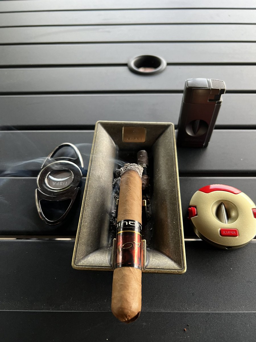 D_To_Tha_J's tweet photo. Good morning, starting off with the Acid Liquid #StaySmokeyMyFriends @drewestatecigar @ExperienceACID @xifeicigartools #DrewEstateCigars #AcidCigars #ExperienceAcid #AcidLiquid #XifeiCigarTools #CigarLifestyle #CigarNation #CigarSociety #CigarOfTheDay #BOTL #SOTL #CigarObsession https://t.co/7LPaUmYboz