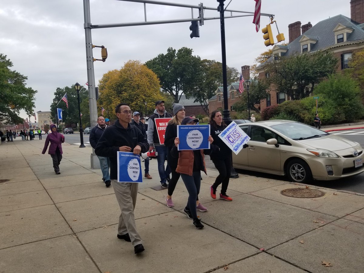ShariSmallNews's tweet photo. 600 Malden teachers on picket lines instead of in the classrooms today. Weekend negotiations with teachers &amp; School Committee broke down Sunday. Teachers say at impasse over wage increases. Similar scene in Haverhill. Total of 13,000 students from both districts not in school. https://t.co/9yf6xaQu6Q