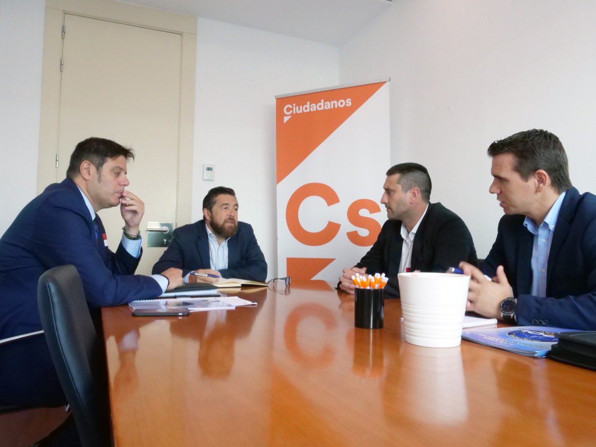 jusapol's tweet photo. Hoy en el @Congreso_Es reunión con @CiudadanosCs @MGutierrezCs 

Una nueva ronda de encuentros con los partidos políticos para abordar 
la necesaria #IgualdadFCSE

👉🏻 Hay que cumplir con la #EquiparacionYa REAL,eliminar las brechas salariales y las diferencias en las jubilaciones https://t.co/KeU0oCW6WU