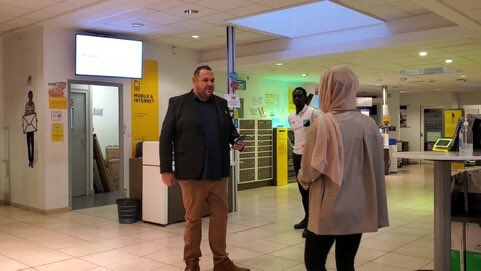 SabineVallee's tweet photo. Silence on tourne !🎬
La nouvelle tenue pro de @LPNews_CVL fabriquée par @armor_lux  🇫🇷débarque !
Merci à @JohannGaudron et Tristan de l'équipe COM d'avoir immortalisé l'équipe de La Poste de Fleury les Aubrais. 👏pour l'accueil et le professionnalisme au service des clients https://t.co/c3EuPqhC1C