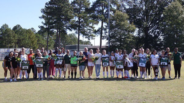 UMO_W_Soccer's tweet photo. BIG WIN on Senior Day!
Our 5-0 win over Converse leaves us tied for 1️⃣ in the @ConfCarolinas standings 🔥
#NoBigDill | #GoTrojans ⚔️⚽️ https://t.co/q5h9CvK7Em