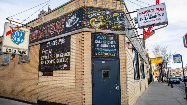 TimeOutChicago's tweet image. Pick a song and show off your pipes at the best karaoke spots in Chicago  bit.ly/3D5RYQ6