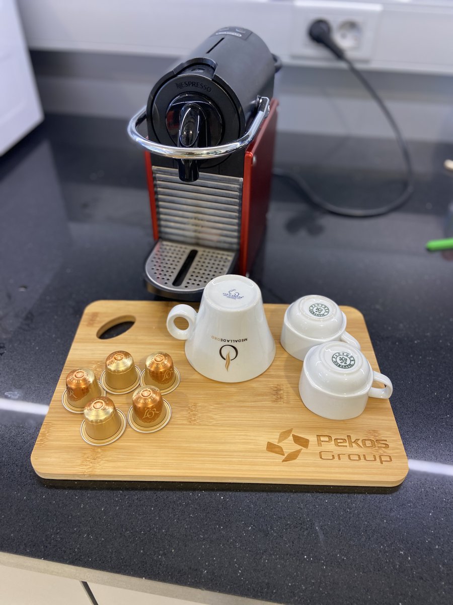 FabLabStQ's tweet photo. Con la cortadora láser se puede personalizar cualquier producto. Estas tablas de corte están personalizadas para Pekos Group (con Playcook).

Puedes hacer un producto para...
🖤 regalar en tu empresa
❤️ regalar a una persona especial
🤍 o para ti! 

#digitalfabrication #fablab https://t.co/CpdNXq2lya