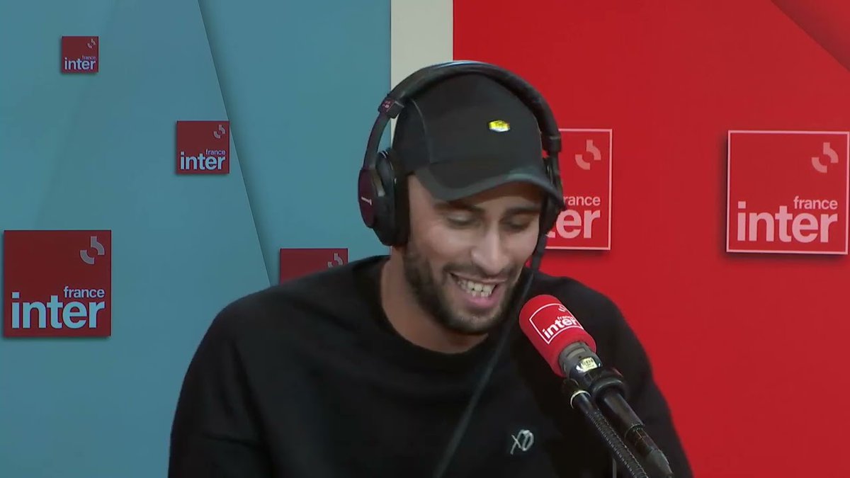 Mateusz's tweet photo. "A Paris il y a plus de standuppers que de bonnes vannes" | @AyoubMarceau sur @franceinter ➡️ https://t.co/nnVeBHyjpJ #standup #humour #pasquinade https://t.co/pOdIkmUjh5