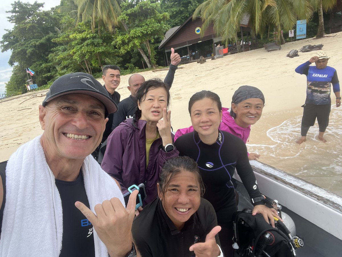 divedownbelow's tweet photo. Me & my buddies diving the world famous #sipadanisland #padi #richardontour #padicd still loves diving π https://t.co/JwAcRde9M5