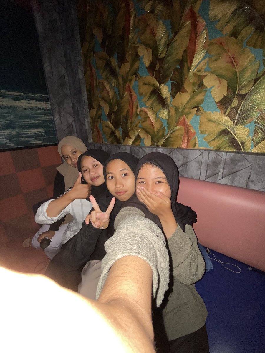 renatady_'s tweet photo. Intinya aku berungtung si punya mereka yg selalu support satu sama lain ngga ngejatuhin, klo ditanya berantem pernah ga? Ya pasti pernah lah tpi ngga berselang lama kita baik tanpa ada angin badai langsung baikkan ahaha emang gitu ga si😭 https://t.co/7jeJx0vjUH