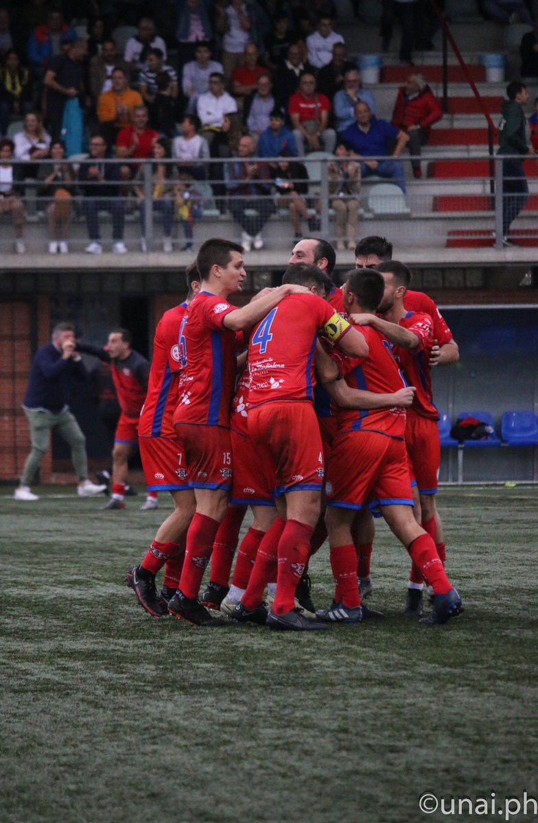 SDSolares1969's tweet photo. "La unión hace la fuerza"

🤜🏼❤️💙🤛🏼

📸 Unai PH.

#VamosSMC❤️💙 #3RFEF https://t.co/MdjLfKkPfe