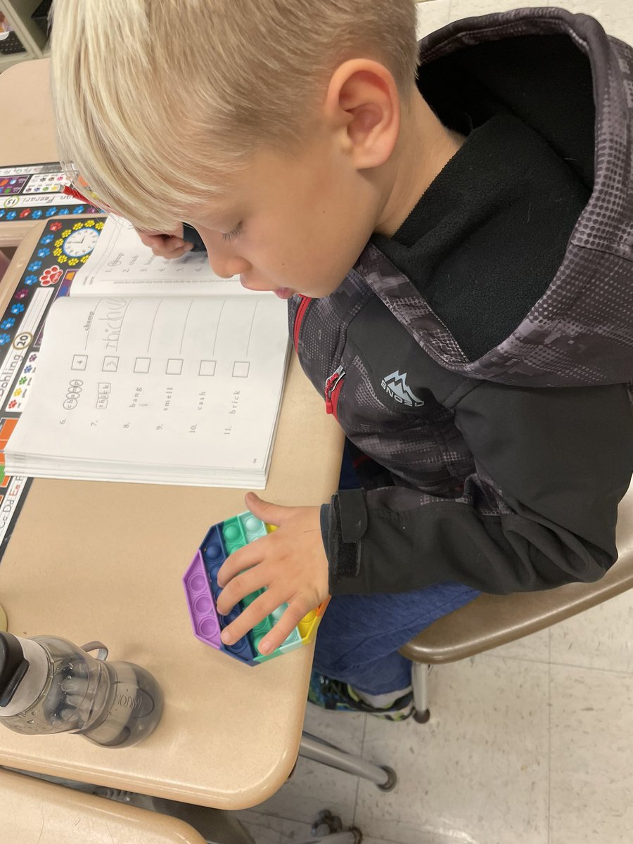 MrsKenar2's tweet photo. Poppin’ out our phonemes today! @WayneThomasscho https://t.co/DBTzmwjs5V