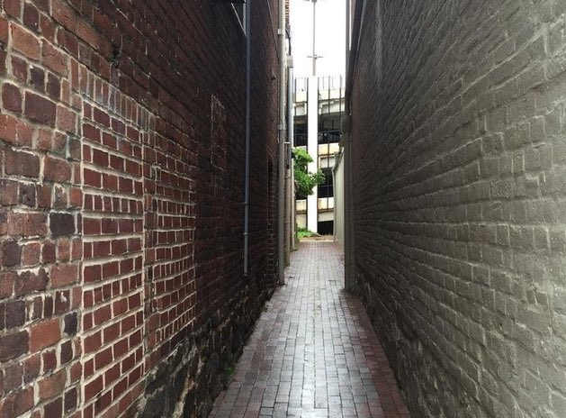 No Context Brits tweet media