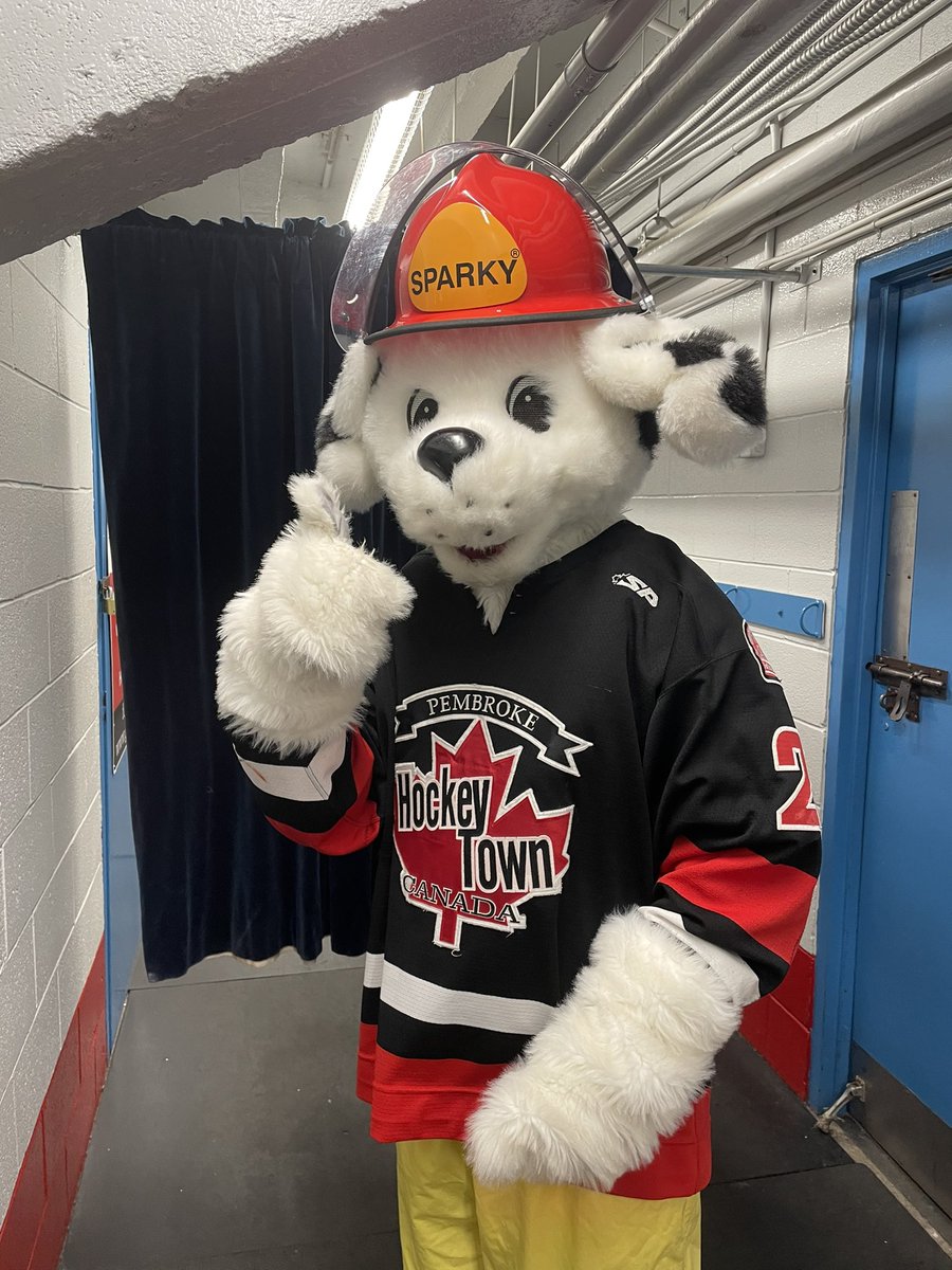 Another great #FirePreventionWeek in the books. Wrapped up last night with puck drop at @PLKingsCCHL game. Sparky say thanks for all the support over the last week. Remember: Working Smoke Alarms and Escape Planning. Practice!
@CityPembroke @PembrokeFFs