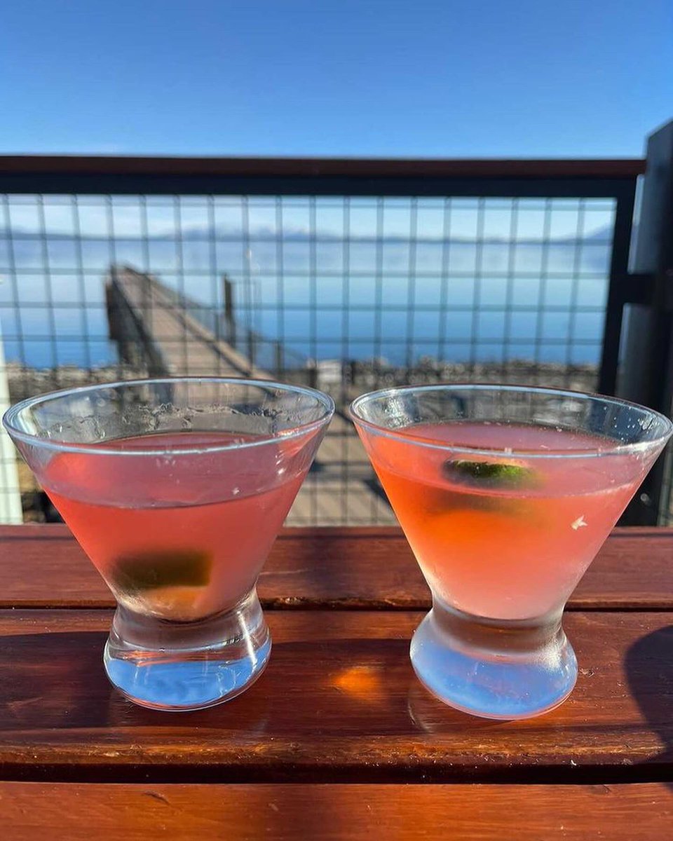 ZasLakefront's tweet photo. Cheers to the Fall/Summer weather we’ve been having! Enjoy Za’s daily starting at 11:30! 
https://t.co/Zf0XoOkae6
#zaslakefront #tastybites #liquiddelights #awesomesights #fallsunshine https://t.co/OPr1y8SzY4