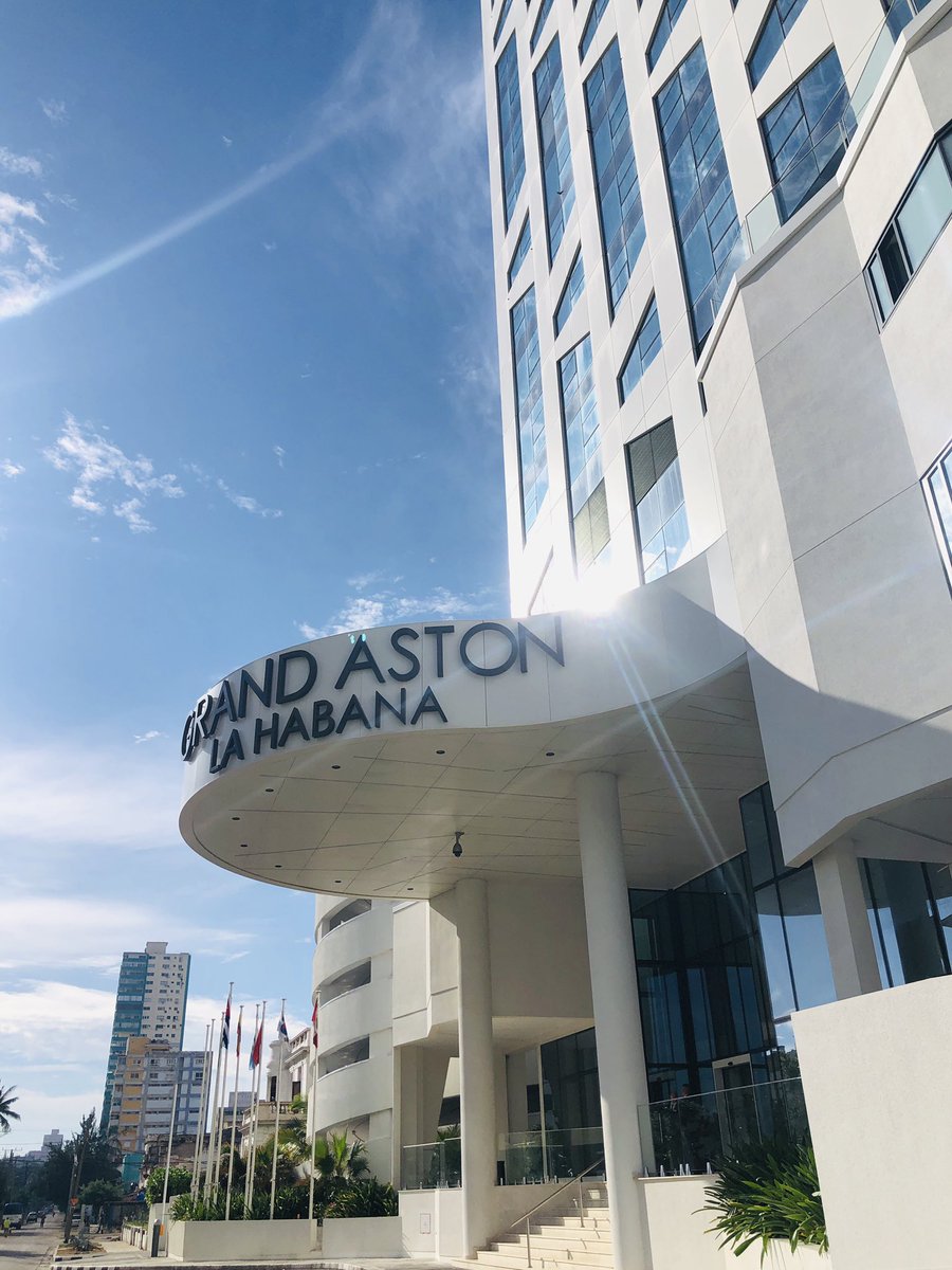 ASTONLaHabana's tweet photo. El Equipo de Grand Aston La Habana les desea un excelente día 💙✨
——
The Grand Aston La Habana team wishes you an excellent day 💙✨
#GrandAstonLaHabana #Archipelago https://t.co/SRFEd3wlZy