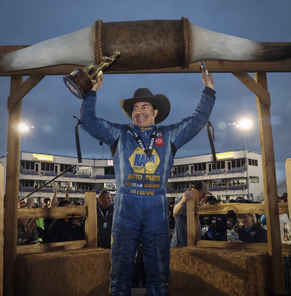 #GEARWRENCH #WINNINGWEEKEND! @RonCapps28 claimed his fifth win of the season Sunday at the #FallNats at the @txmplex. The two-time and defending world champion is now just 10 points out of the top spot as he chases his first world championship as a team owner. 📷: @NHRA