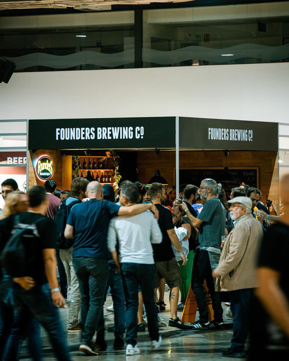 foundersbrew_es's tweet photo. Un año más hemos estado presentes en el @BcnBeerFest para que podáis disfrutar y conocer nuestras referencias más icónicas 🍺
Contadnos, qué Founders os pareció más 🔝?
#BBF22 #bcnbeerfest https://t.co/SqMoCNzQPW