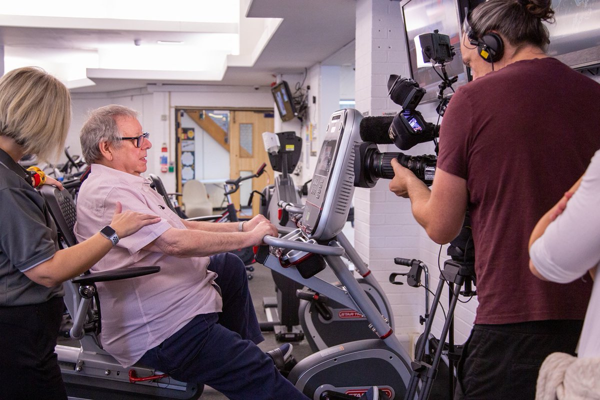 UHSFTresearch's tweet image. Cancer patient Ian Hutchings is preparing for surgery with prehabilitation.

Discover how 'prehab' studies are part of £25M of new @NIHRresearch funding for @UHSFT @unisouthampton on @BBCSouthNews this evening.

📺 @BBCOne
👉 6.30pm