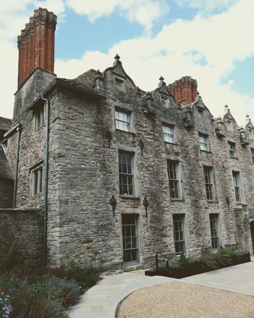 Another recent outing, this time my destination was Hay-on-Wye and in particular the re-opened Hay Castle. ⁠
⁠
In their own words, "Hay Castle Trust is a registered charity that was formed in 2011 to preserve this historic site and provide a future o… instagr.am/p/Cj0Xla8t1Zc/