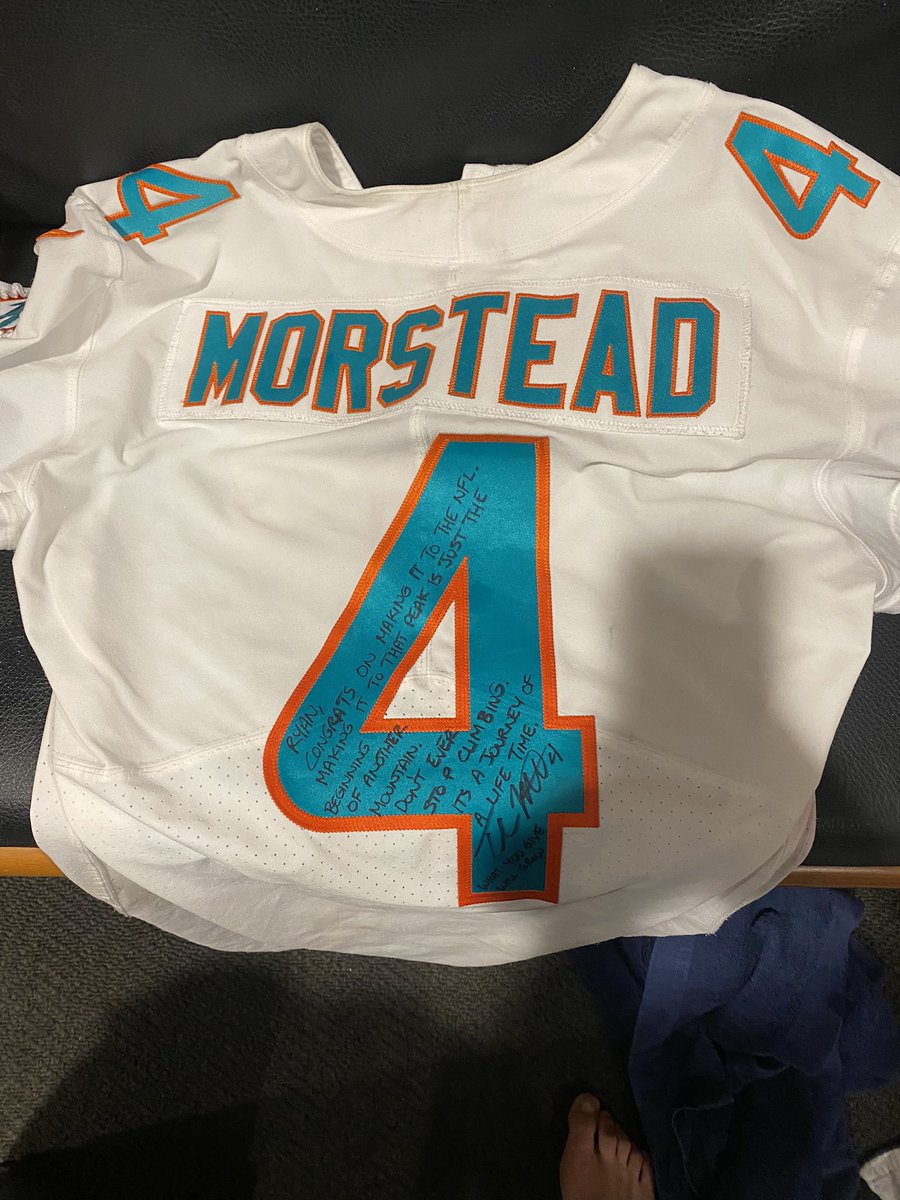 rjwright14_'s tweet photo. Not every day you get to play on the same field as your hero!!! Thank you @thomasmorstead #WhatYouGiveWillGrow https://t.co/RnmDZ5apJy