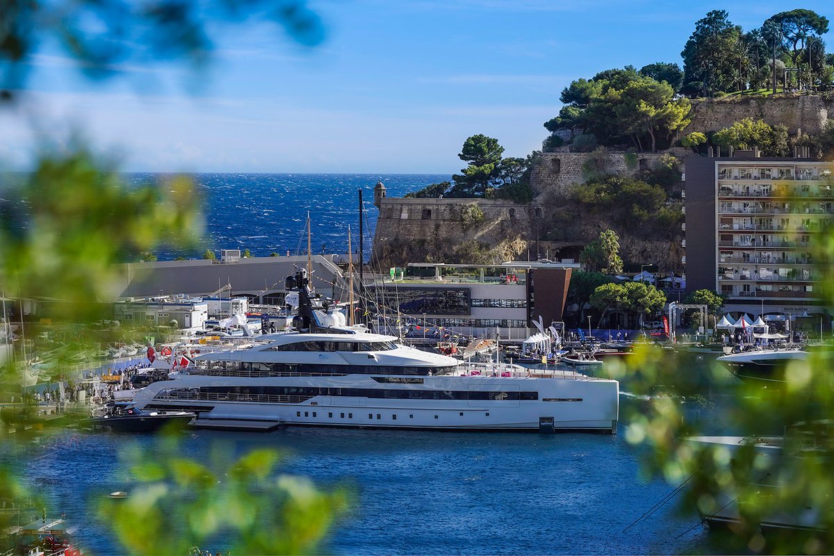 CRN Yachts tweet media