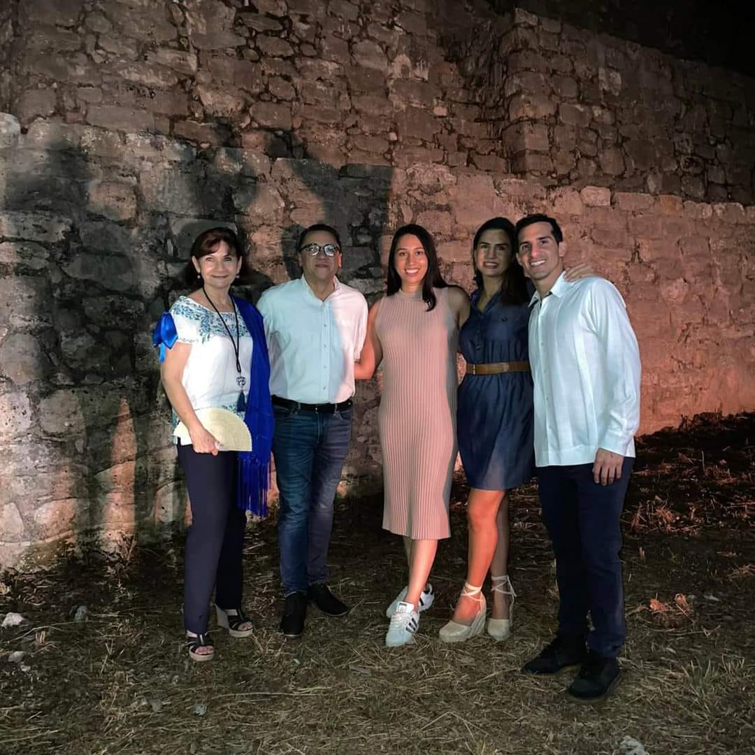SedecultaYuc's tweet photo. Asistimos a la ceremonia de inauguración que encabezó el Gobernador @MauVila, del espectáculo de luz y sonido "Paseos de Luz" en la zona arqueológica de #Dzibichaltún.
En equipo con el #INAH, se impulsa el turismo y se fomenta la economía y el crecimiento de empleos en #Yucatán. https://t.co/8K67QBPtlU