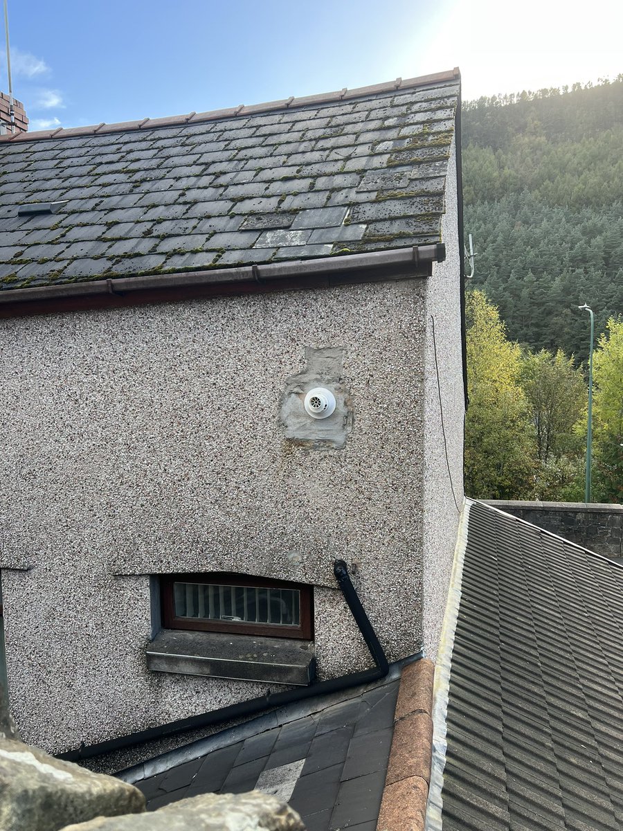davehale80's tweet photo. Faces in Places… Futurama edition. #allmycircuits #bender #abertillery https://t.co/zfKeXzfw0m