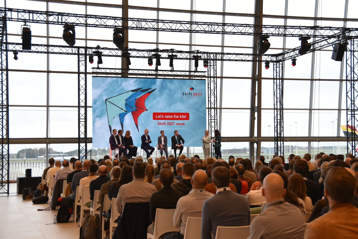 BrusselsAirport's tweet photo. #StrategyWeek at Brussels Airport Company means a week filled w/ insightful keynotes, workshops & guided tours for our employees. A week dedicated to our new #Shift2027 strategy & all about tackling our #challenges together. Wider horizons, sustainable ambitions. #brusselsairport https://t.co/eUGmDj2qvU