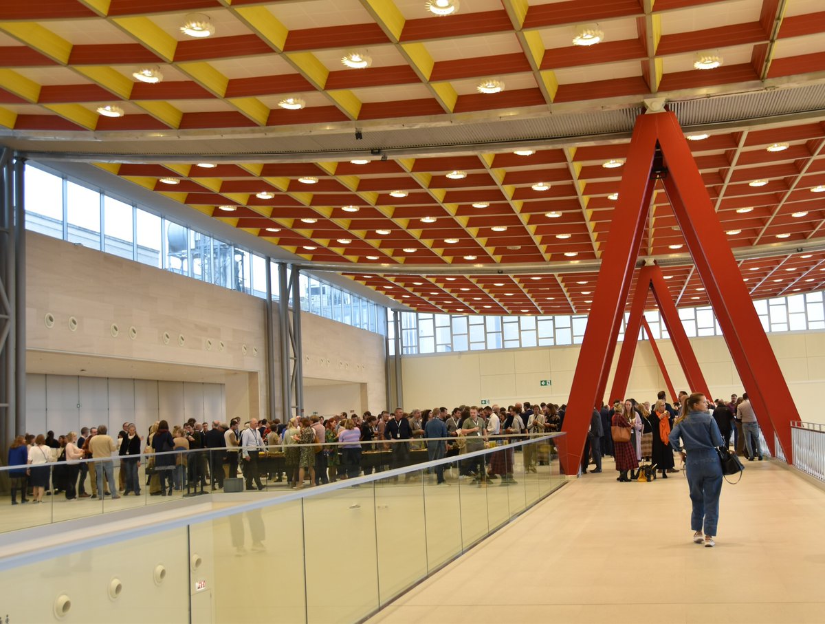 BrusselsAirport's tweet photo. #StrategyWeek at Brussels Airport Company means a week filled w/ insightful keynotes, workshops & guided tours for our employees. A week dedicated to our new #Shift2027 strategy & all about tackling our #challenges together. Wider horizons, sustainable ambitions. #brusselsairport https://t.co/eUGmDj2qvU