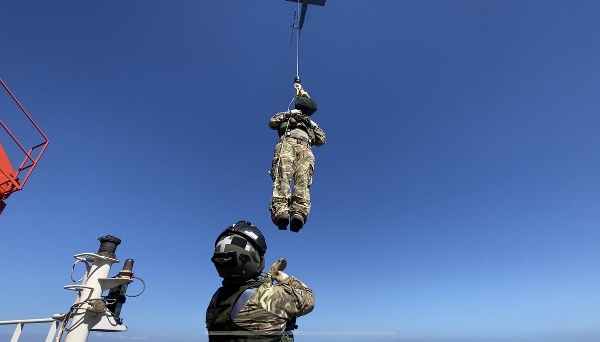 RAFBenson's tweet photo. In advance of Puma helicopters taking over from the Bell 212 in Cyprus next year crews from 33 Sqn have been training with their 84 Sqn counterparts to better understand their new role. Seen here conducting winching serials under the tuition of 84 Sqn instructors.#comdjhc #84sqn https://t.co/VnMWqwfvee