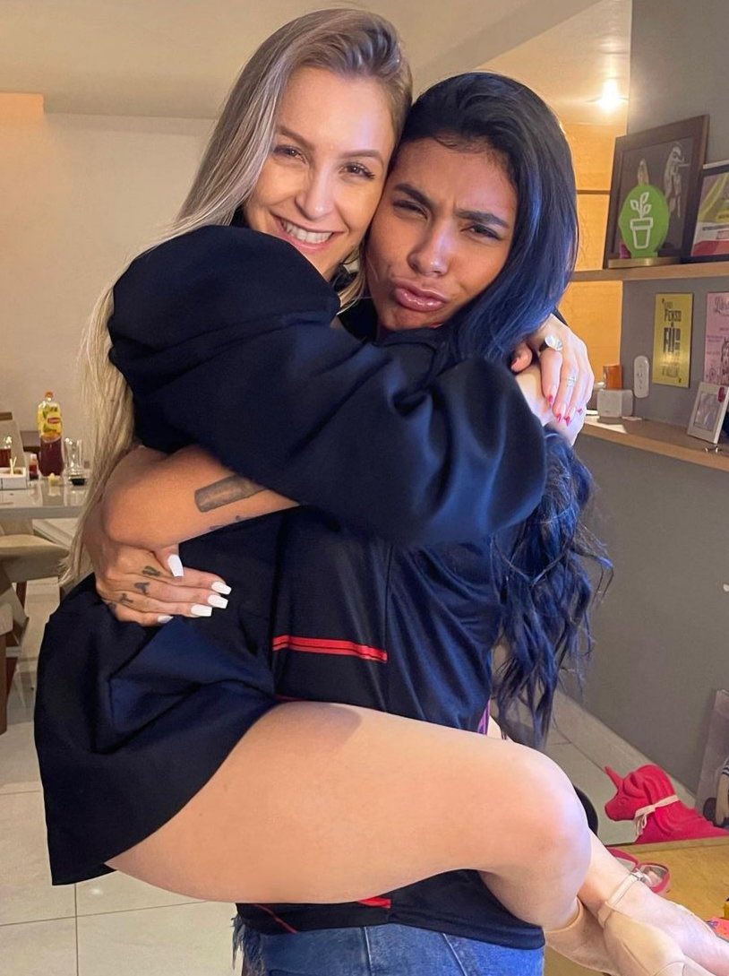 mychaelcoments's tweet photo. Hoje é o aniversário da MARAVILHOSAAAA @Pocah desejo muitas felicidades, muita paz, amor e ainda mais sucesso em sua vida. Você merece o mundooo. Agradeço tbm pela amizade linda, com meus Favs ❤️🙏 #pothur #pocar https://t.co/Vn8VXfKk7Z